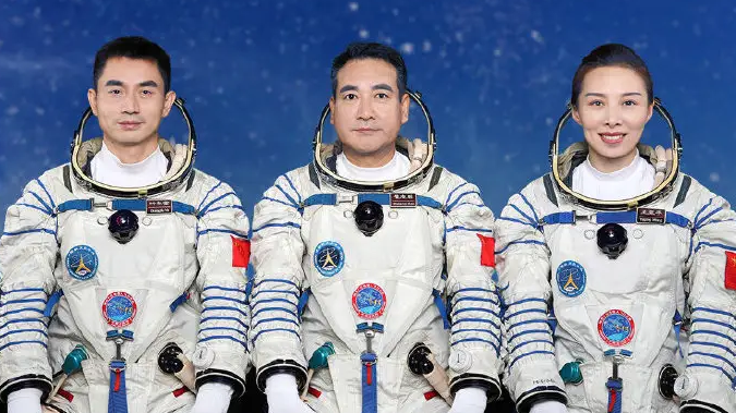 山東鑫仟順羅茨風(fēng)機(jī)廠家祝賀神舟十三號(hào)返回艙成功著陸！(圖1)